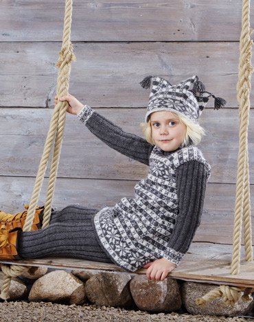 Neulekuvio - Kuvioneulottu tunika, sukkahousut ja hattu Neulekuvio - Kuvioneulottu tunika, sukkahousut ja hattu