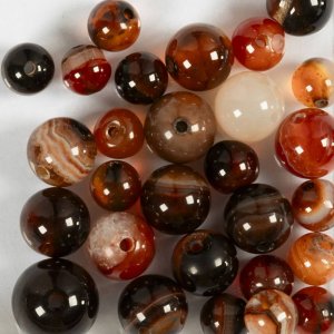 Akaattihelmet tummanruskeat 10x10-15x6 mm - 28 kpl.