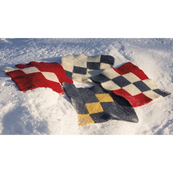 Neulekuvio - Huovutettu istuintyyny domino-neliill