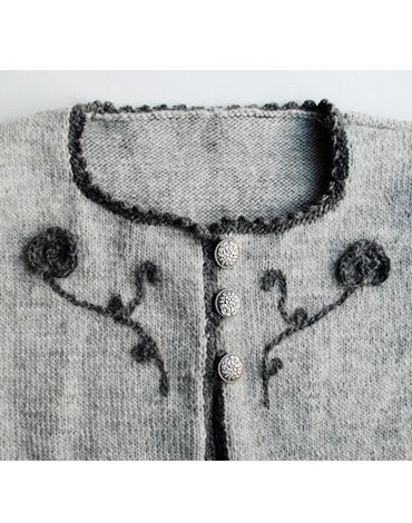 Neulekuvio - Neuletakki, jossa on virkattu kukkakuvio