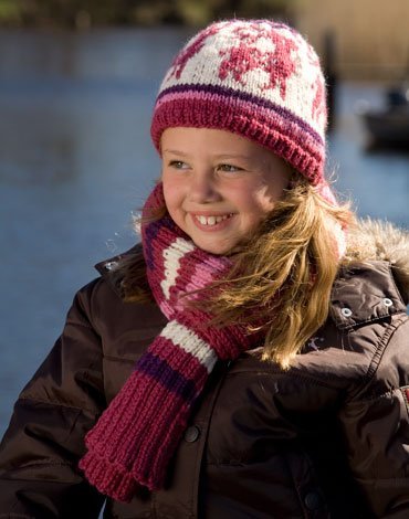 Neulekuvio - Kuviollinen neulehattu ja raidallinen huivi Neulekuvio - Kuviollinen neulehattu ja raidallinen huivi