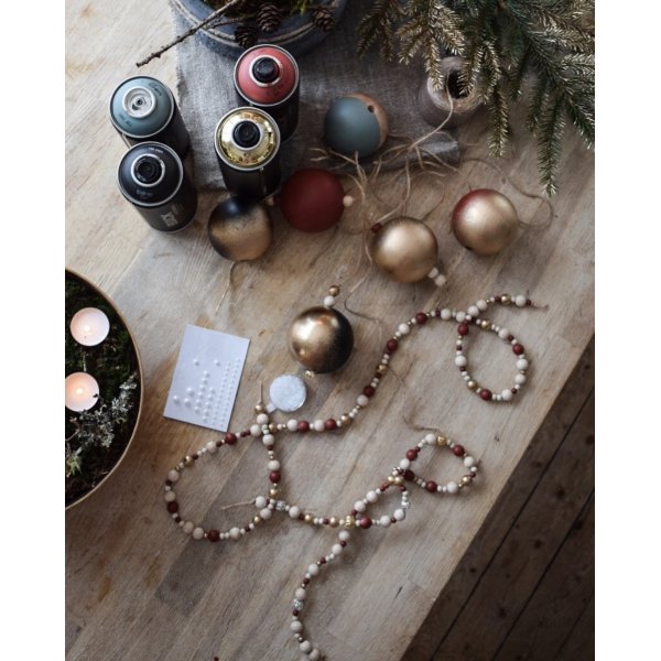 Puupallot reikill (paljon eri kokoja ja mri)