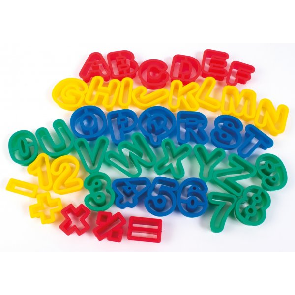 Savi muotoilee kirjaimia ja numeroita Savi muotoilee kirjaimia ja numeroita