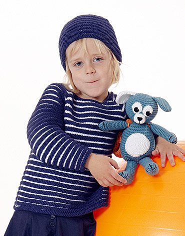 Neulekuvio - Neulottu raidallinen pusero ja hattu