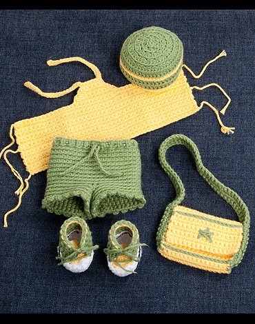 Virkattu kuvio - Virkattu toppi, shortsit, hattu, laukku ja kengt nukelle