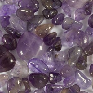 Kristallihelmet ametisti violetti 7-12 mm - 63 kpl.