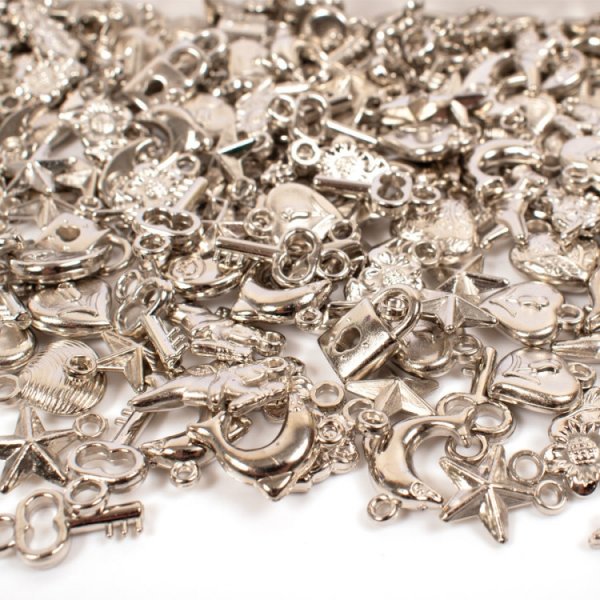 Muoviset korut, hopeanvriset, 9 muotoa, 200 kpl