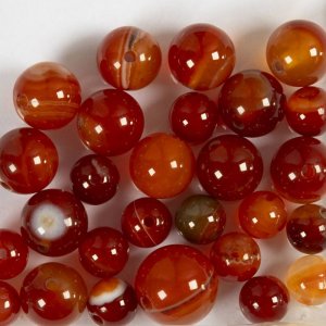 Akaattihelmet, poltettu oranssi ja punainen 10x10-15x6 mm - 28 kpl.