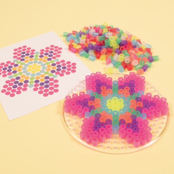 Putkihelmi litteillä 1000 glitterpalalla Putkihelmi litteillä 1000 glitterpalalla