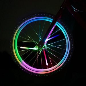 LED-pinnavalot polkupy�r��n RGB 3 kpl - paristok�ytt�inen