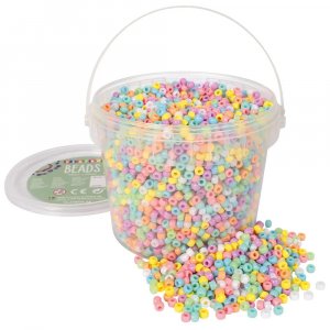 Pienet poninhelmet pastelliv�reiss� - noin 2100 kpl.