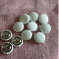 Asiakaskuva Verhotut messinkinapit hopeanv�riset - 19 mm ilman ty�kaluja 5 kpl