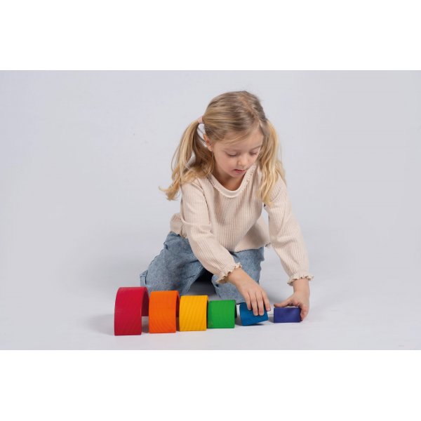 Puinen sateenkaari 6 osaa Puinen sateenkaari 6 osaa