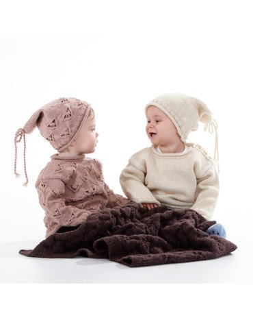 Neulekuvio - Kuviollinen neulepusero, hattu ja viltti Neulekuvio - Kuviollinen neulepusero, hattu ja viltti